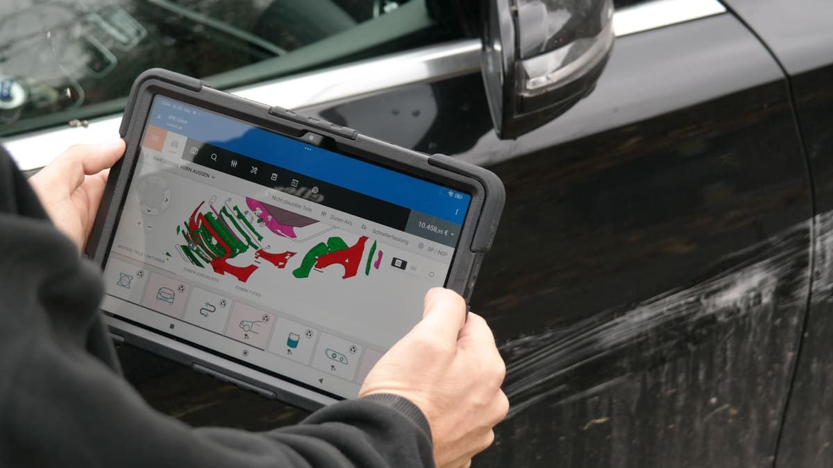 Kfz Gutachter Witten: Schadenaufnahme mit dem Tablet